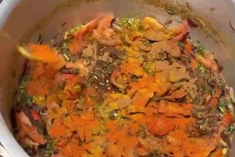 Gewürze und Gemüse bei der Biryani-Zubereitung im Ceylon Palace